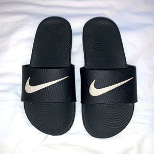 Nike black flip flop sandals boys youth size 2